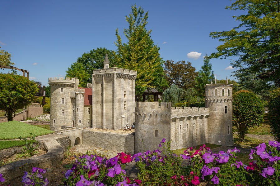 Mini castle park