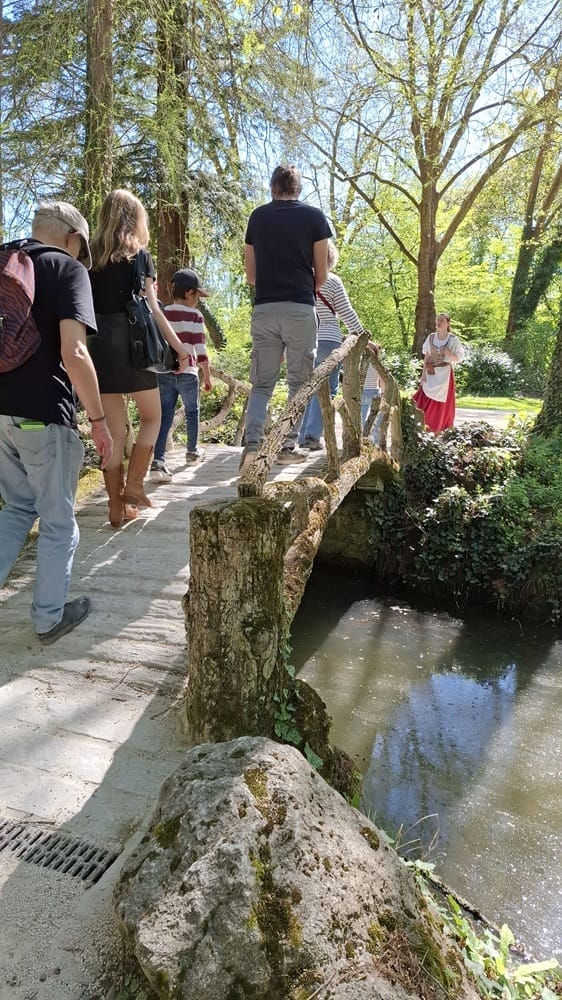 bridge park of the Château du Clos Lucé visit Mathurine