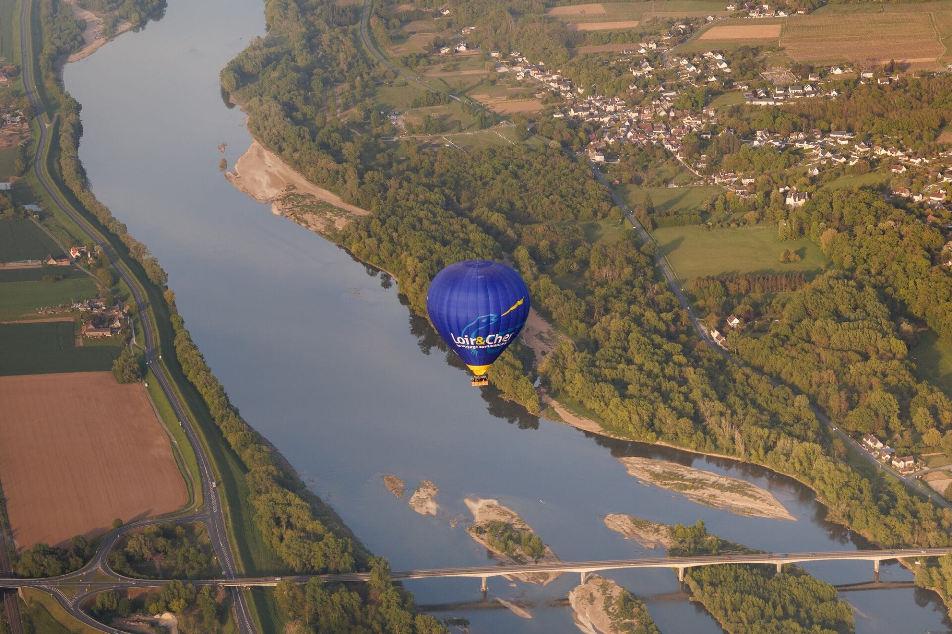 hot air balloon flight over amboise