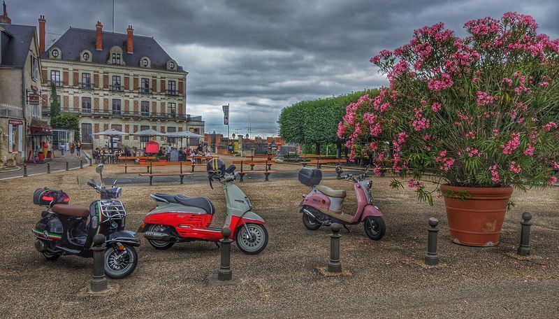 05-location-moto-scooter-ride-in-tours