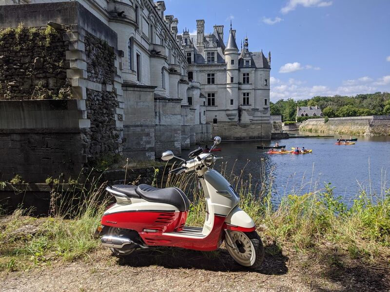 08-location-moto-scooter-ride-in-tours