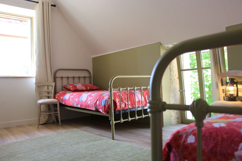 15. Le  Grand Roc Touraine gîte de Groupe 16 pers près Chenonceau  Chambre 2 lits partie droite