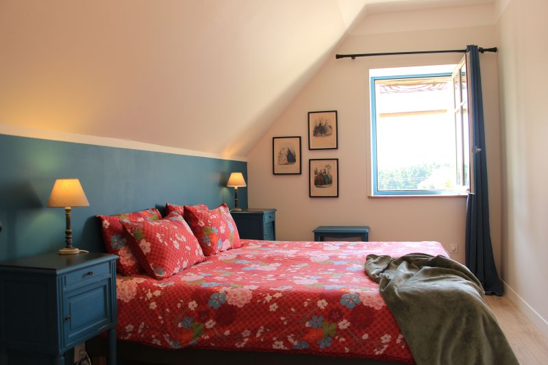 17. Le  Grand Roc Touraine gîte de Groupe 16 pers près Chenonceau  Chambre 2 lits adulte partie droite