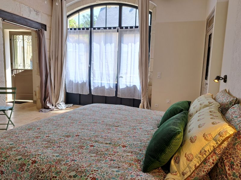 8. Le  Grand Roc Touraine gîte de Groupe 16 pers près Chenonceau  Grande chambre avec salle d'eau partie gauche