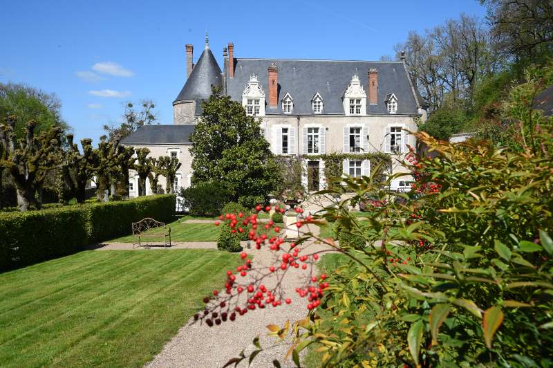 CHATEAU COTE COUR light