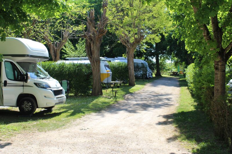 Camping la Poterie Aire de Camping-car Caravane
