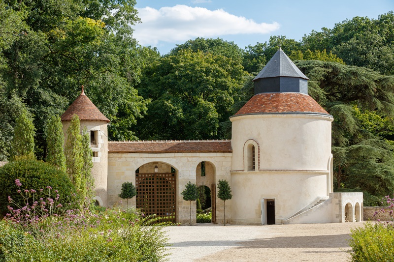 Cour Hôtel Château Louise