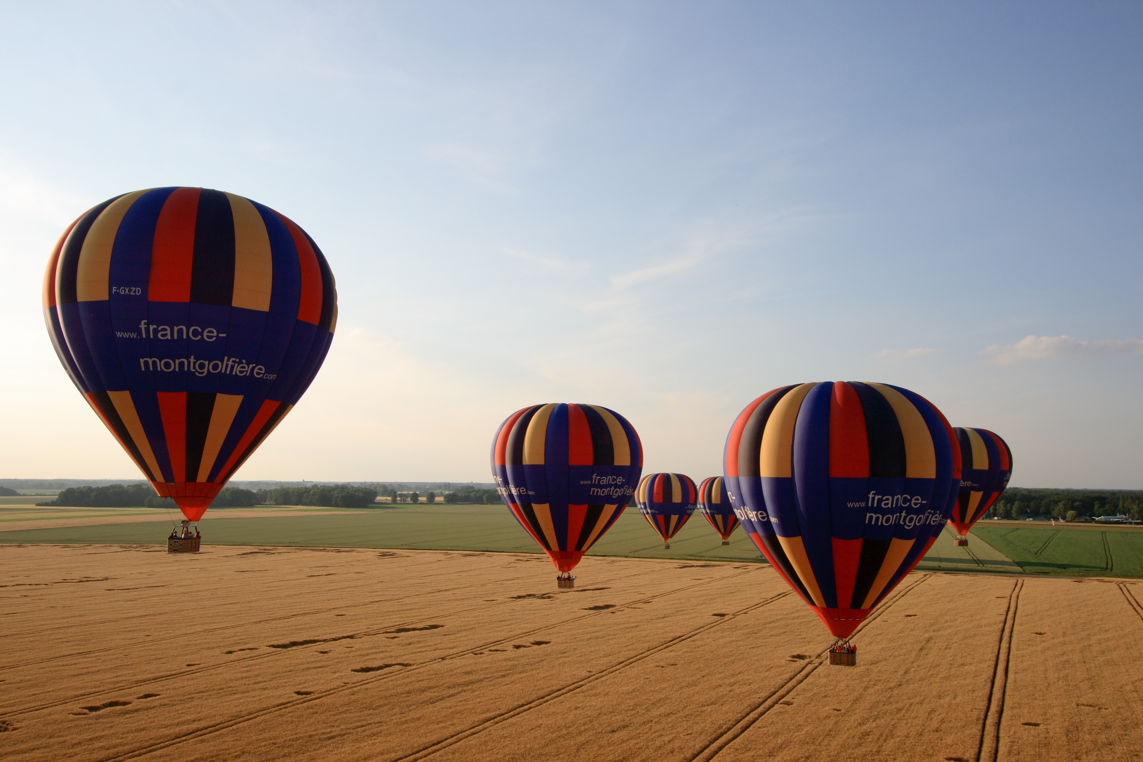 Vol-en-montgolfiere-France-Montgolfiere