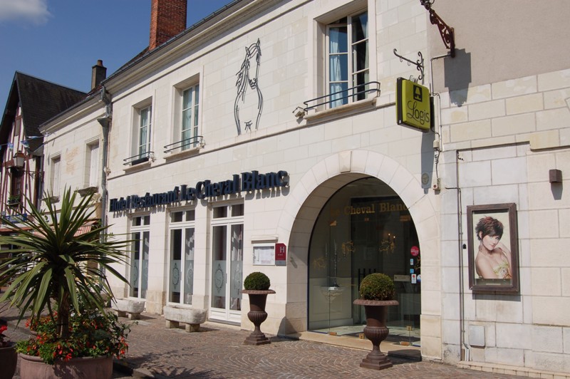 Le Cheval Blanc - Hôtel restaurant à Bléré