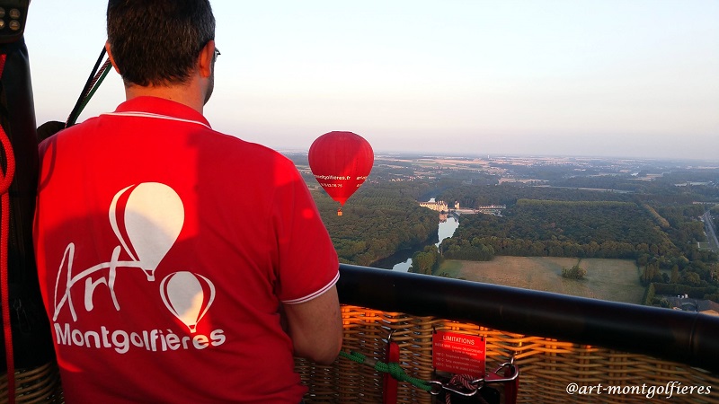 Pilote-Admirant-Paysage-Art-Montgolfières