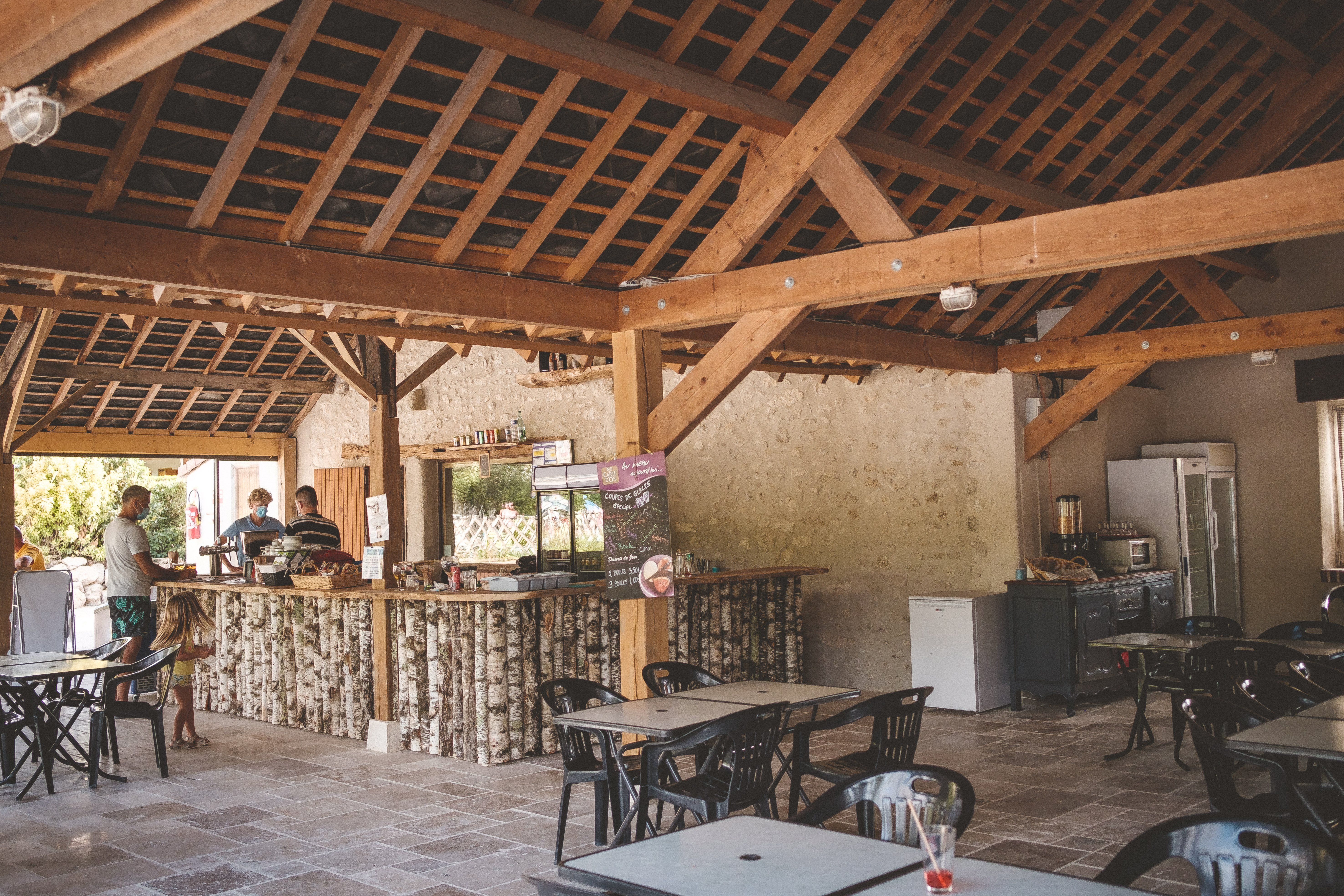 Tiki Bar restaurant ferme de Prunay camping calme et familial