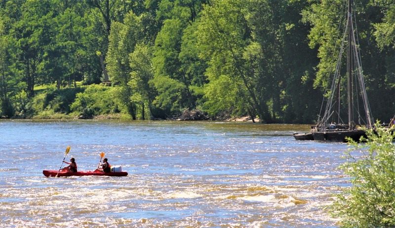 Tours & Canoe