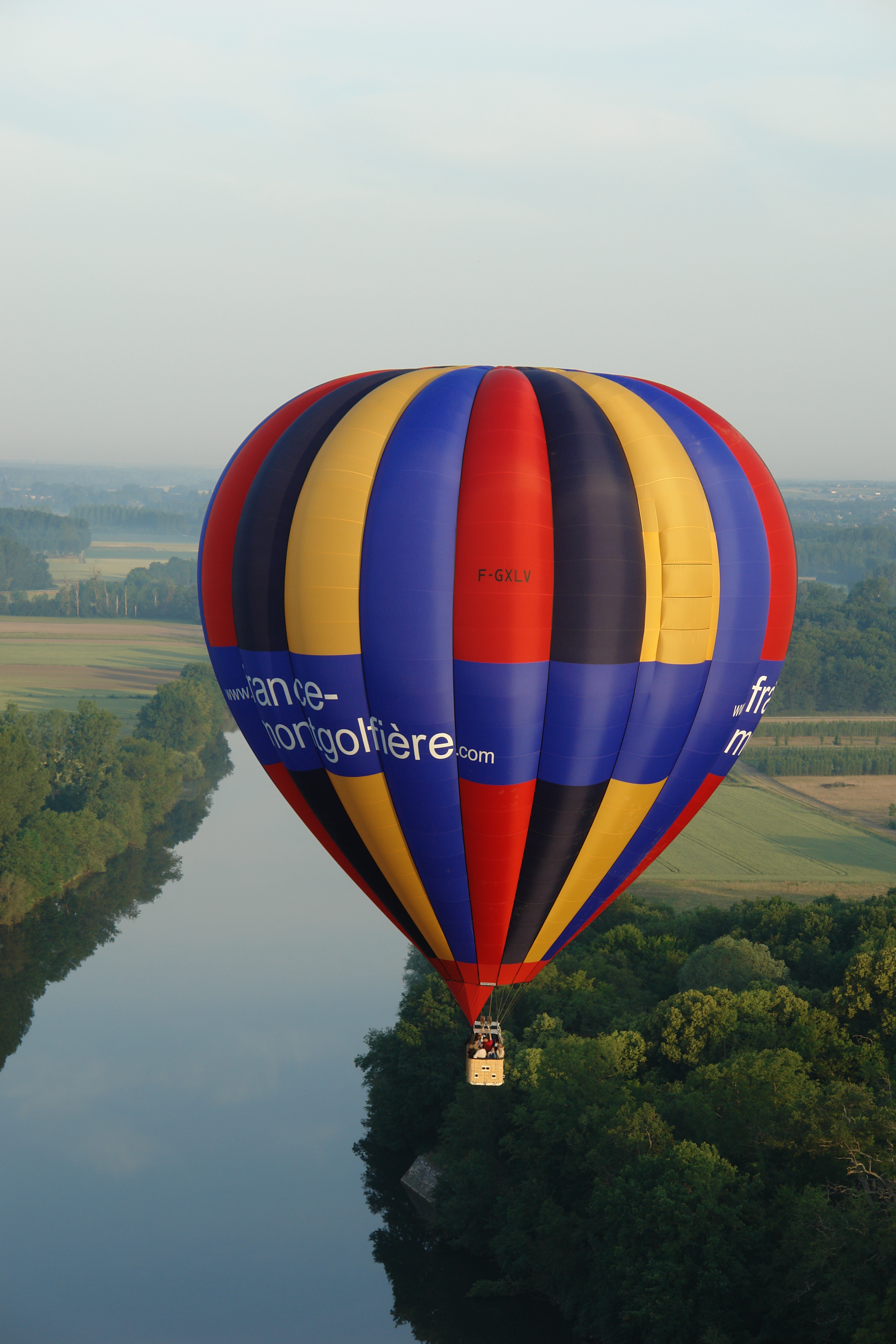 Vol-en-montgolfiere-France-Montgolfiere