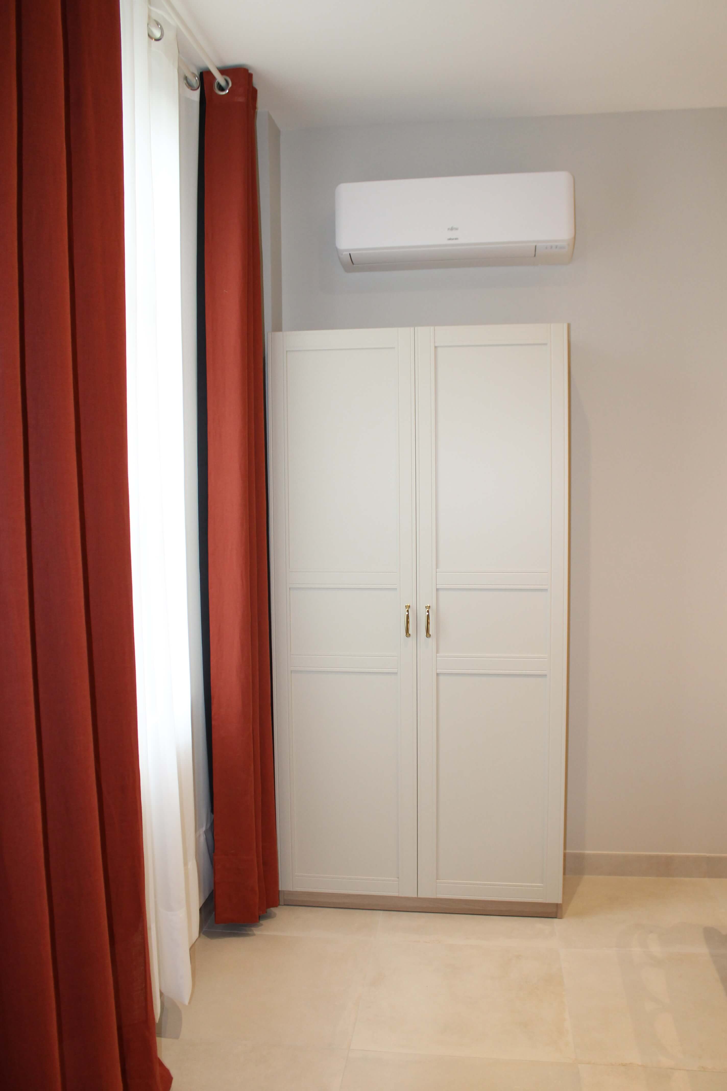 aramis chambre parentale dressing_Le gîte des 3 mousquetaires