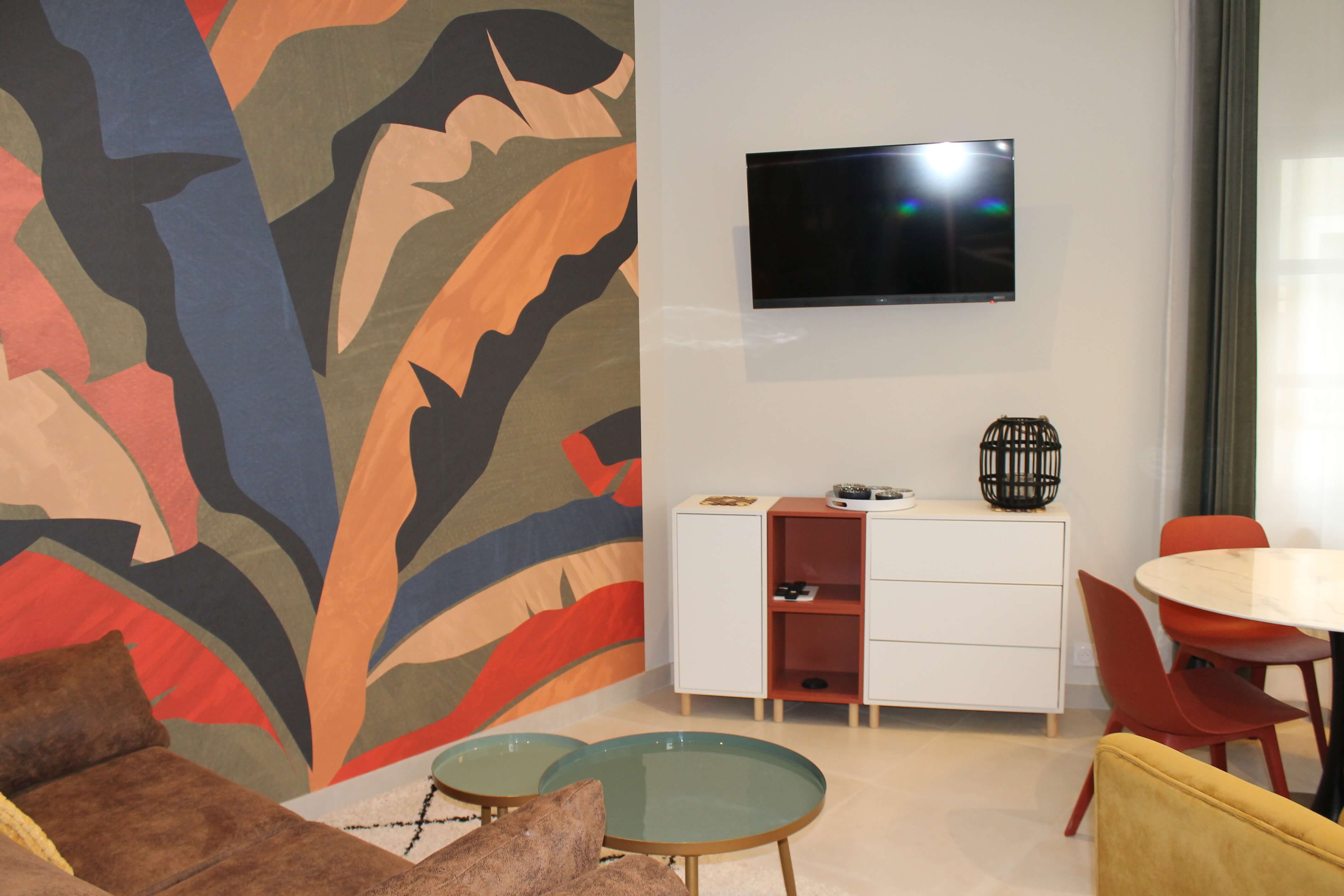 aramis salon tv netflix coin repos convivial_Le gîte des 3 mousquetaires