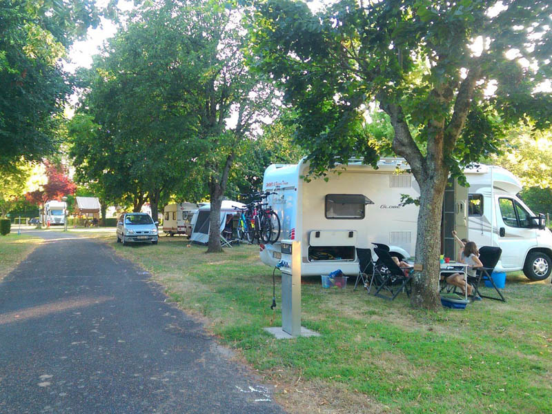 Camping Les Pâtis - Nazelles-Négron