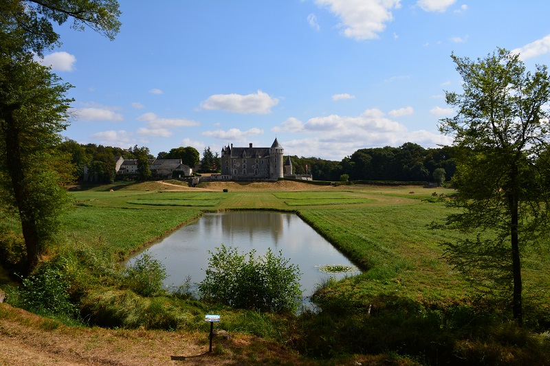 Château de Montpoupon - Miroir d'eau et promenade forestière