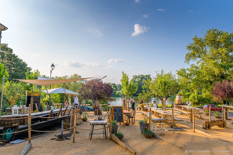 La terrasse du bistrot l'Oppidum - Caves Ambacia, Amboise. 