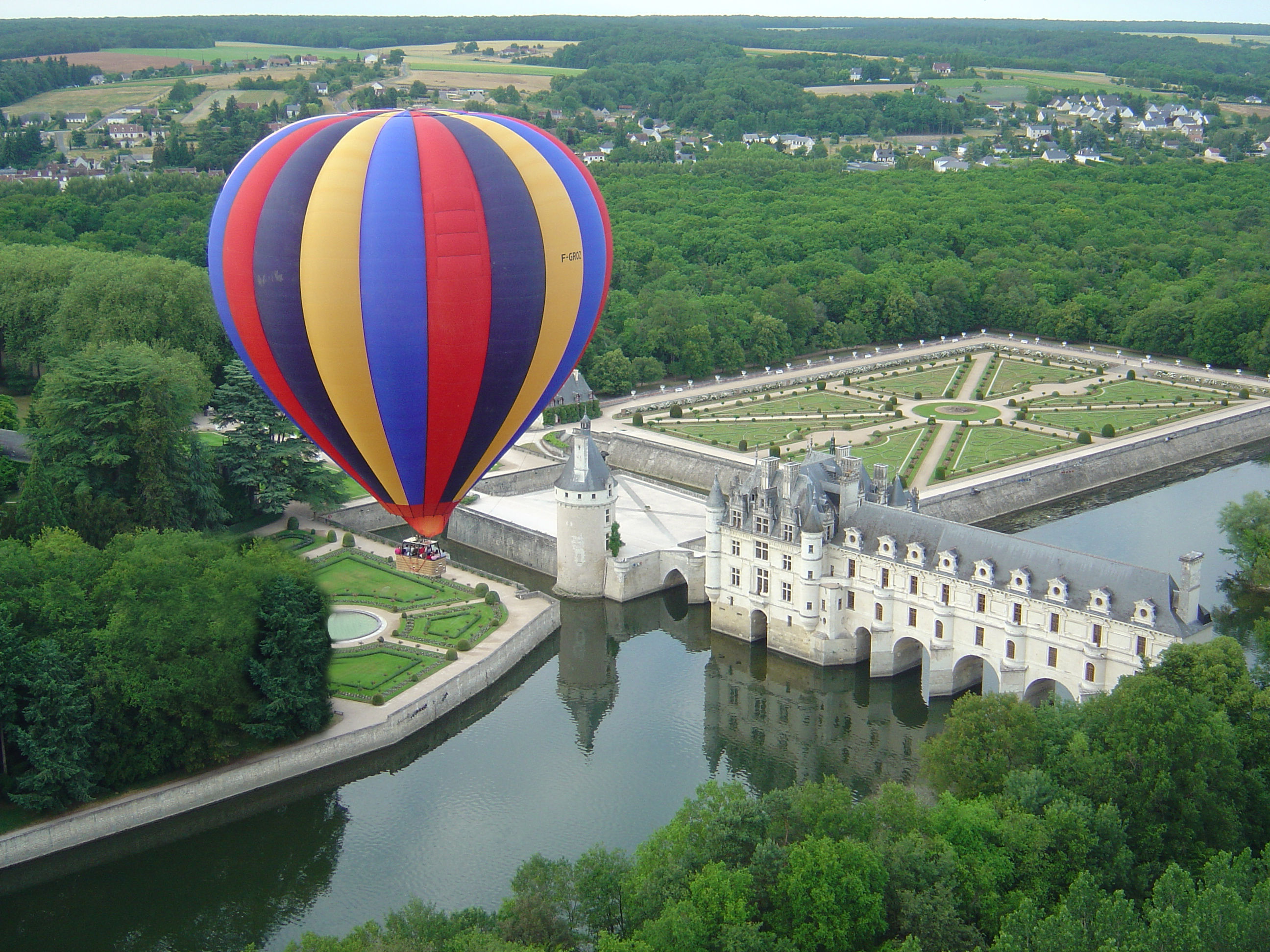Vol-en-montgolfiere-France-Montgolfiere