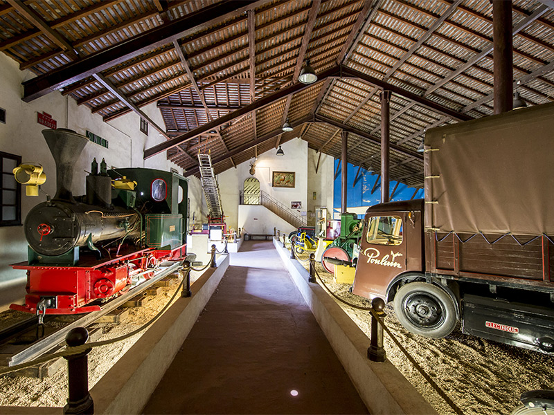 Musée Maurice Dufresne - Salle Bleriot - Camion Poulin