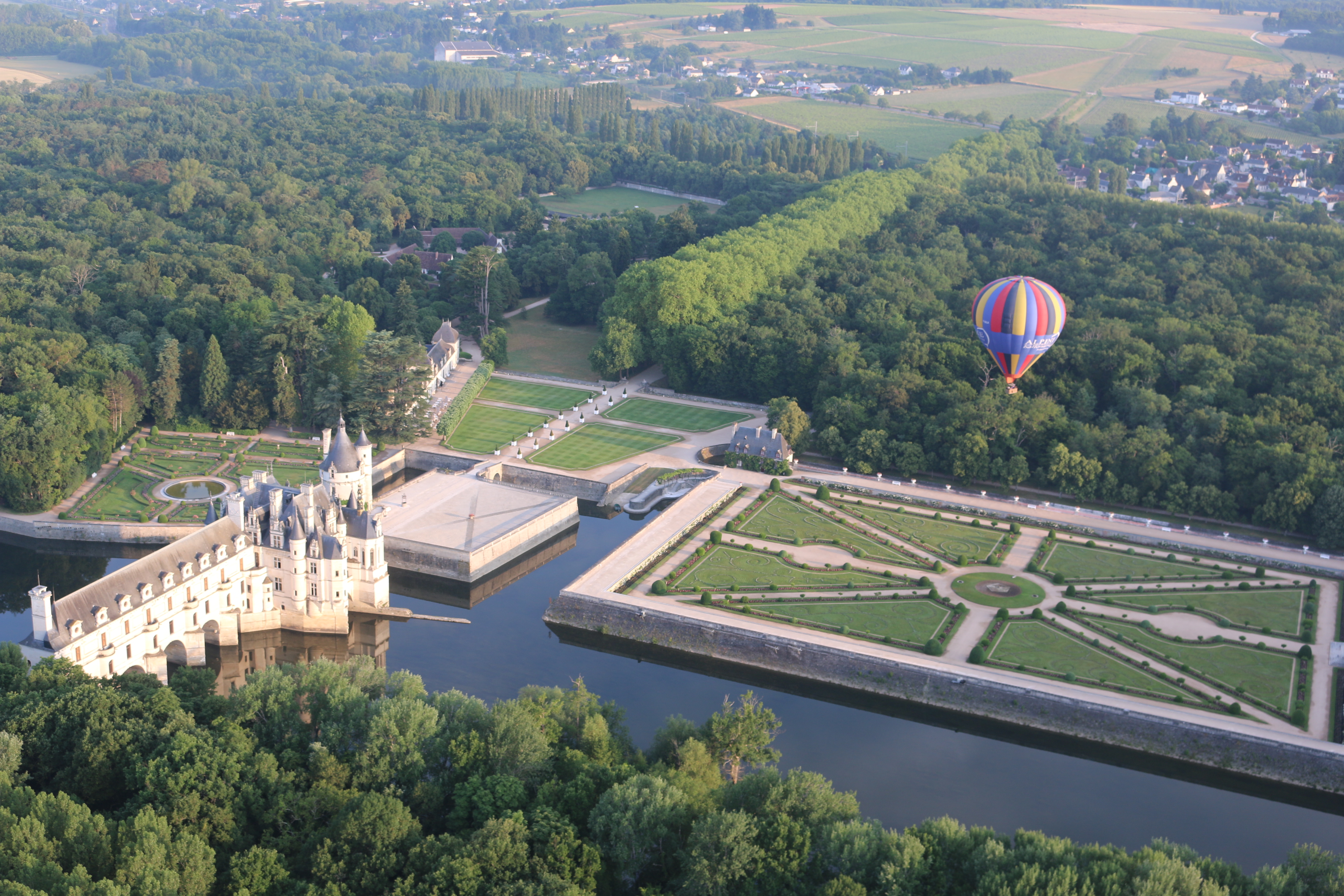 Vol-en-montgolfiere-France-Montgolfiere