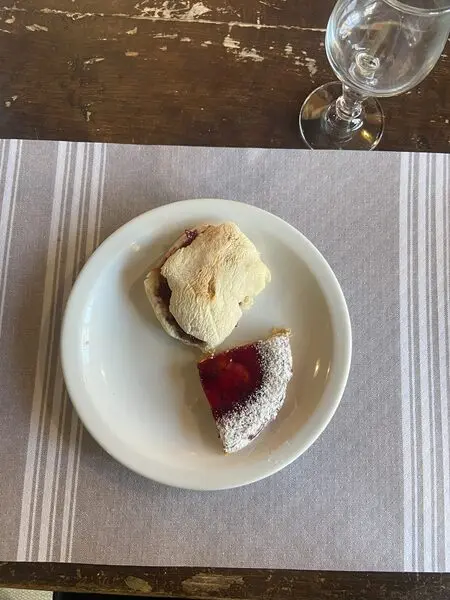 Restaurant Ma Petite Fouée tarte vigneronne fouée confiture de vin spécialité Chinon