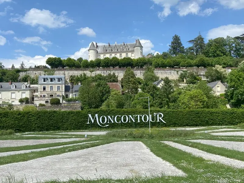 Le Château Moncontour et son vignoble