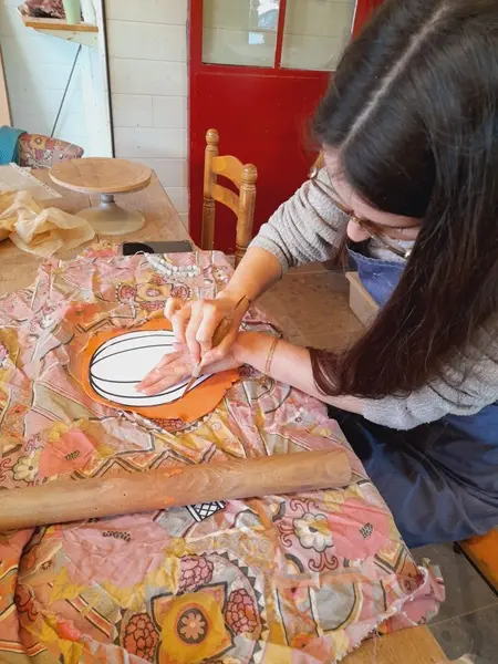 Poterie en Folie, atelier de poterie, cours de modelage, tournage à l'argile à Chargé-Amboise