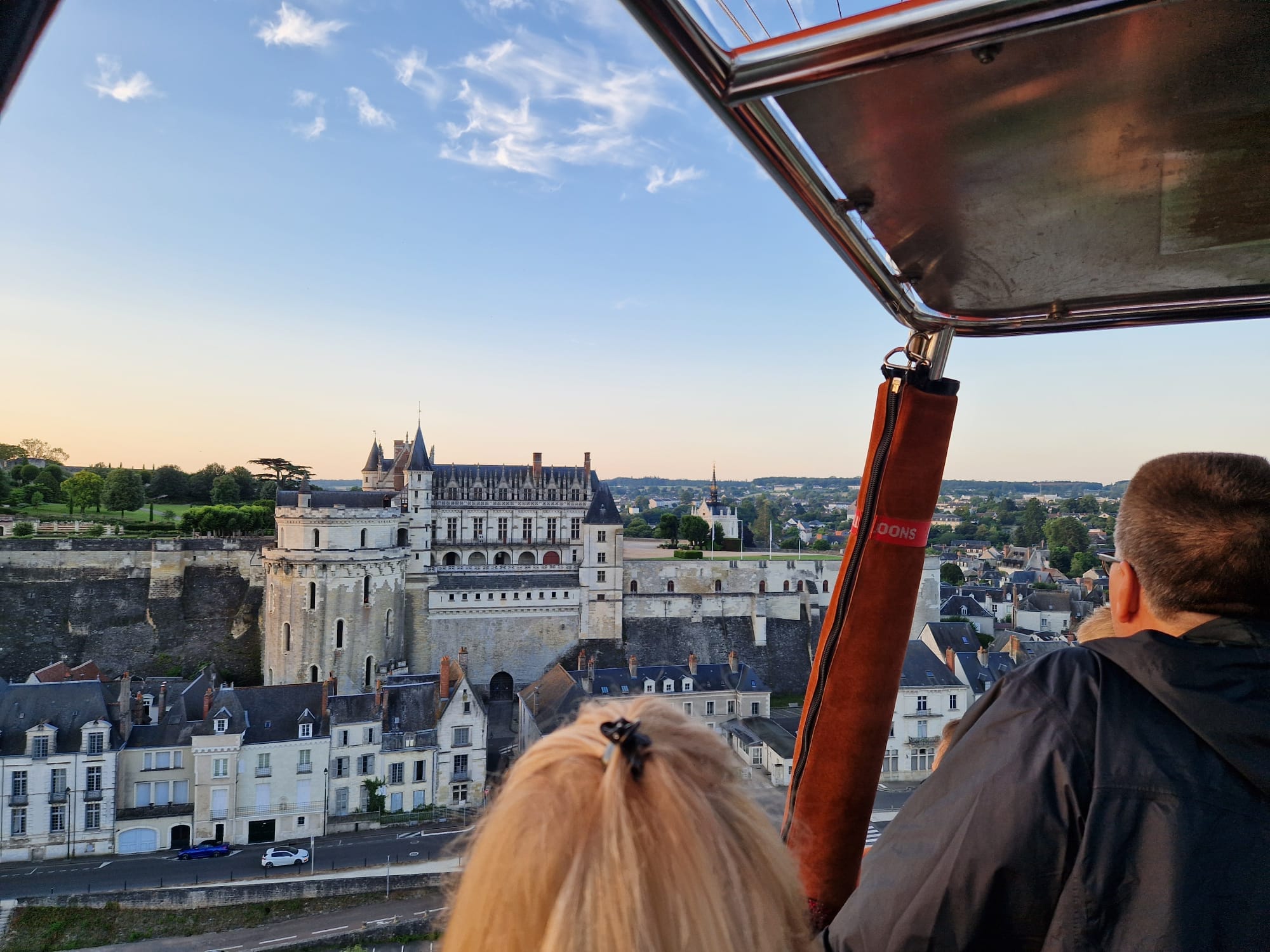 survol chateau amboise montgolfiere