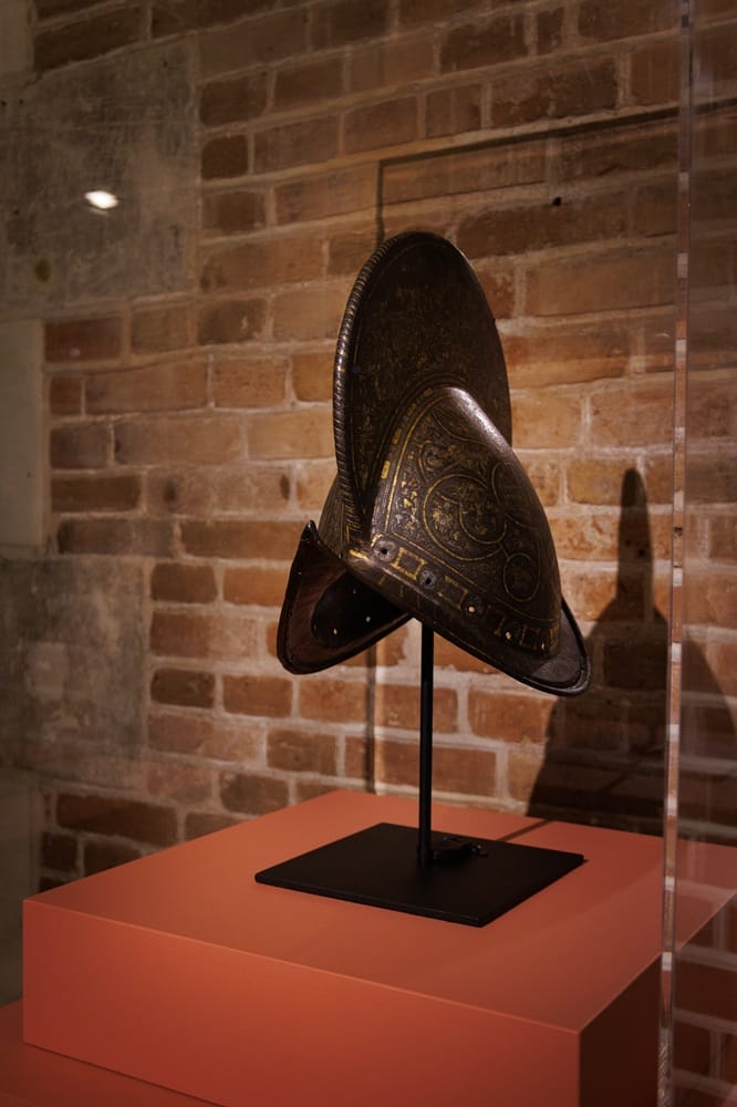casque exposition sur la route des princes voyageurs