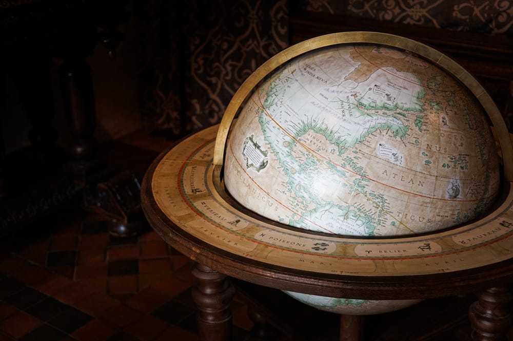 globe exposition sur la route des princes voyageurs