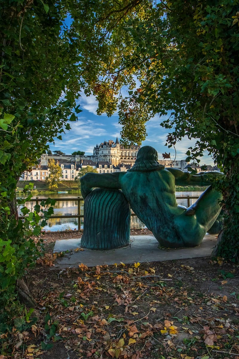 panorama chateau amboise statue de léonard de vinci